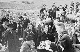 Dutch Jews from Hooghalen during deportation to the...