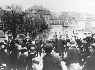 Juifs dans la ville allemande de Kitzingen, au nord-ouest...