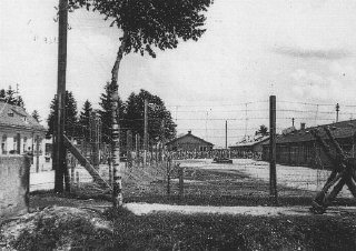 Vue du camp de concentration de Dachau, au tout déb...