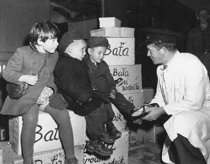 Jewish orphans fleeing Europe are fitted with shoes...