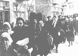 Judíos arrestados para su deportación en la Macedonia...