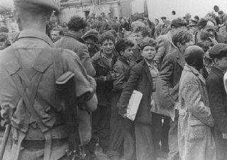 British soldiers transfer children refugees from the...