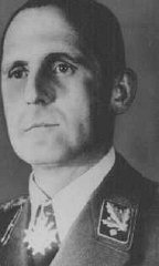 Heinrich Müller, chef de la Gestapo, la police secrète...