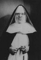 Retrato de la Madre Superiora Alfonse, quien ocultó...