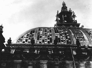 Dôme de l’immeuble du Reichstag (Le parlement allemand)...