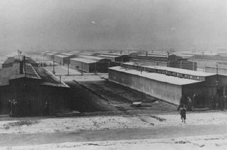 Alojamento feminino no campo de Auschwitz-Birkenau....