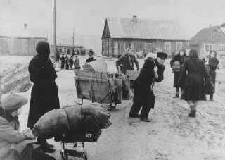 Переселение евреев в Каунасское гетто.