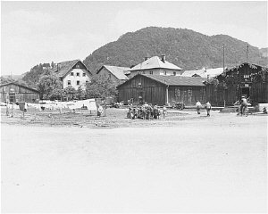 Vista do campo para deslocados de guerra em Salzbur...