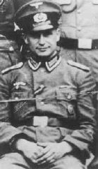 Le lieutenant SS Klaus Barbie en uniforme nazi.