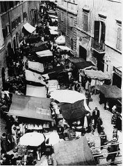 Un mercado al aire libre en el sector judío de la Roma...