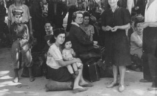 Réfugiés juifs polonais arrivant à Vienne dans le cadre...