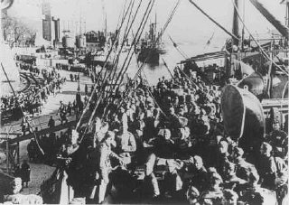Des troupes allemandes débarquant en Norvège.