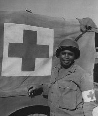 Le soldat afro-américain Warren Capers fut recommandé...
