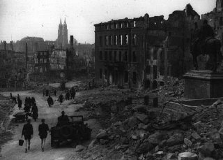 Vista de la ciudad bombardeada de Núremberg.