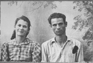 Portrait of Yosef Eschkenasi and his wife, Sara.