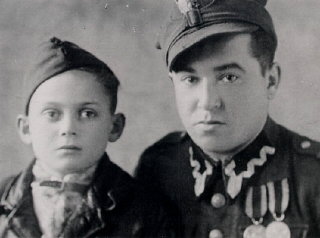 Thomas (left), 6 months after liberation, with a soldier...