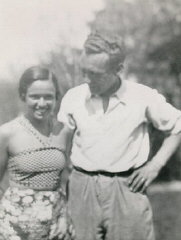 Thomas's parents, Mundek and Gerda (b.