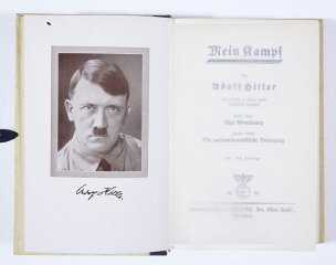 الصفحة الأولى لكتاب "كفاحي" لأدولف هتلر.
